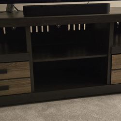 TV console/entertainment center