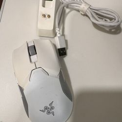 Razer Viper Ultimate wireless gaming mouse in the Mercury White color