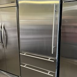 VIKING 36”WIDE BUILT IN STAINLESS STEEL BOTTOM FREEZER WITH INTERNAL WATER/ICE