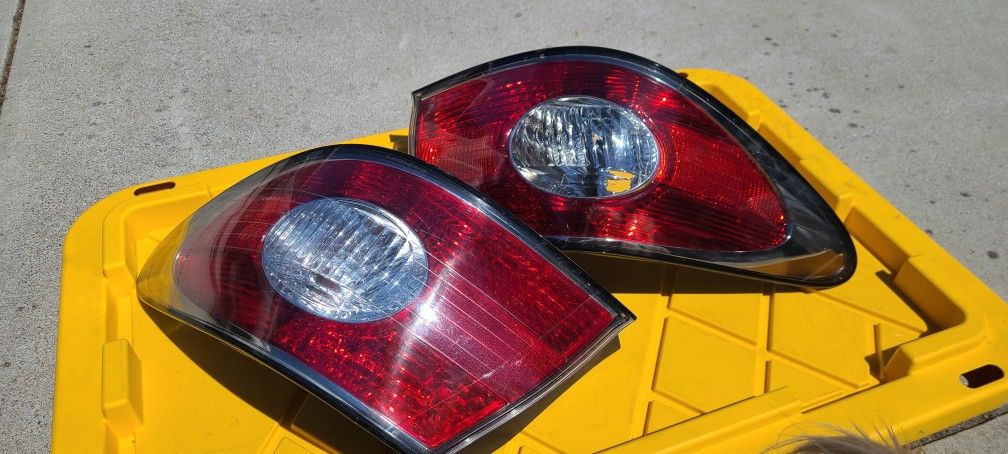 2002 -2004 Lexus ES300 ES330 Left Driver's SideTail Light Assembly