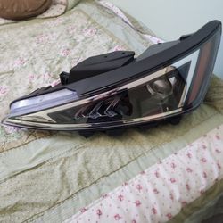 Front Headlight Driver Left Side  19-20 Hyundai Elantra