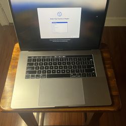 2019 MACBOOK PRO 15 INCHES 32GB INTEL I7 6-CORE 1TB BATTERY COUNT LOW 
