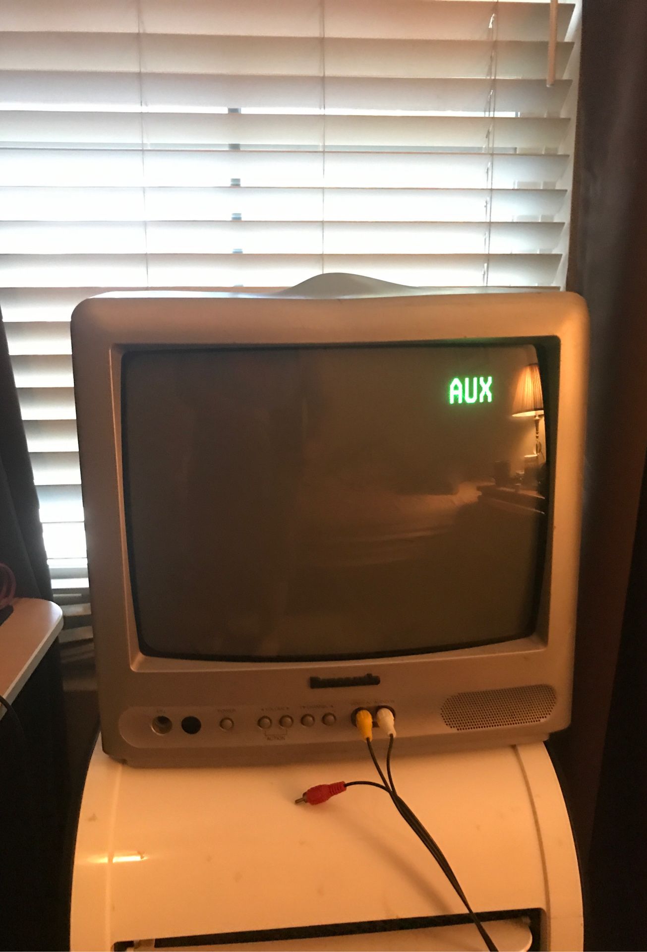 Panasonic 14” CRT portable lightweight Television. Great for Retro Games (READ DESCRIPTION PLEASE)