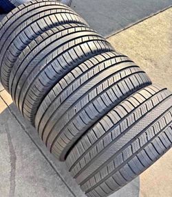 225/65/17 Michelin 📍📍 Vendo un set de llantas con 80% de vida las 4 📍🌟