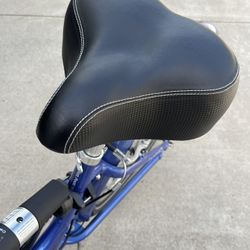 In  Excellent condition there is nothing wrong with it, out door bike seat Bikeroo Extra Padded Bike Seat 