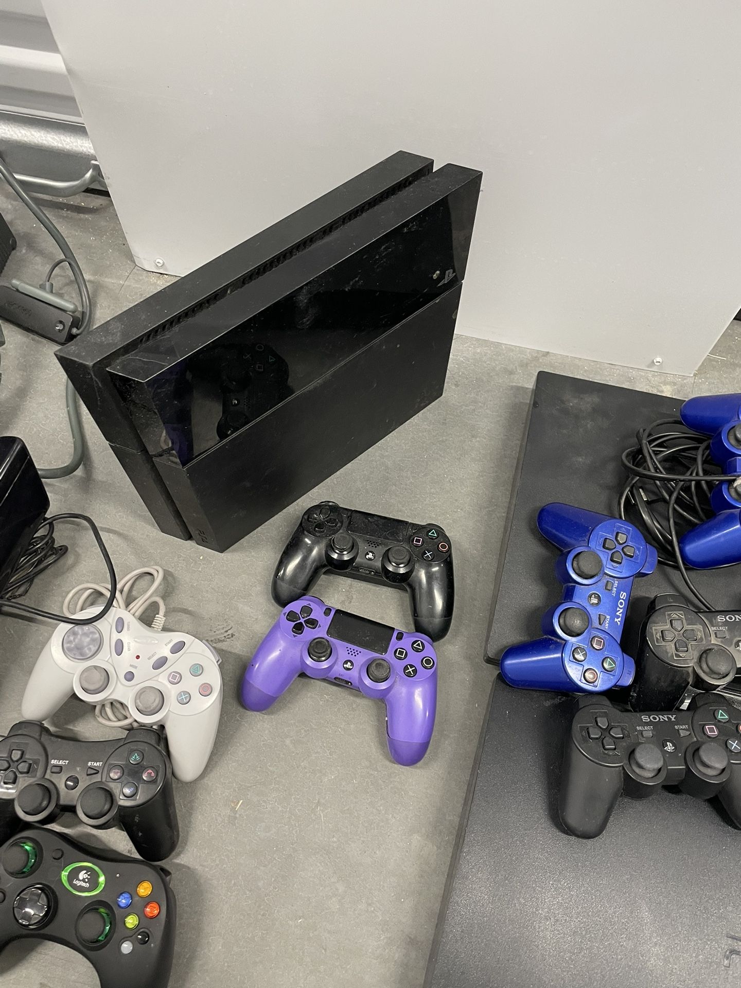 Gaming Console Lot – PS2 PS3 PS4 Xbox Wii Controllers & Games