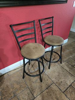 Bar stools, counter hight swivel.