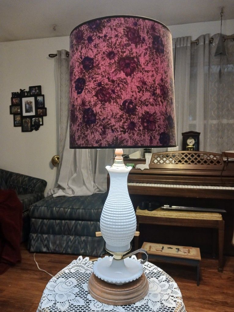 BEAUTIFUL VINTAGE MILK GLASS LAMP WITH A VERY BEAUTIFUL SHADE