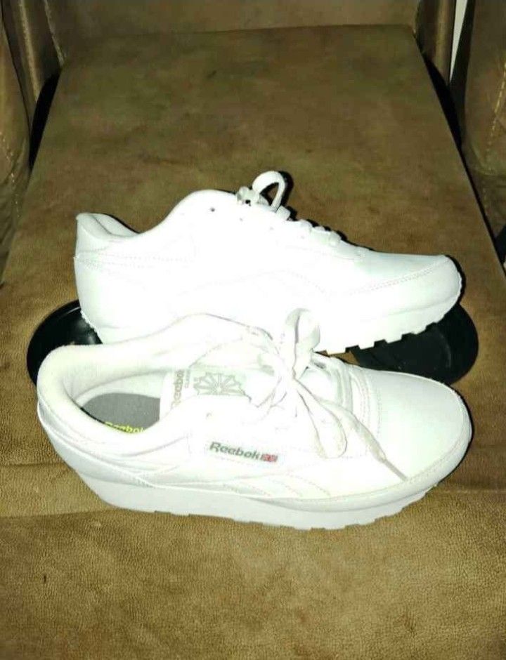 Reebok Clasics Size 8 1/5
