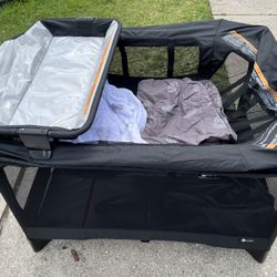 4moms Pack and Play 