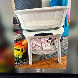 4 Moms Bassinet 