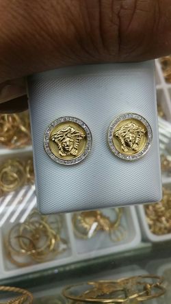 10k gold Diamond earing 3.9 grams