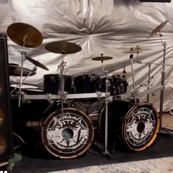 Pearl Drum Set 