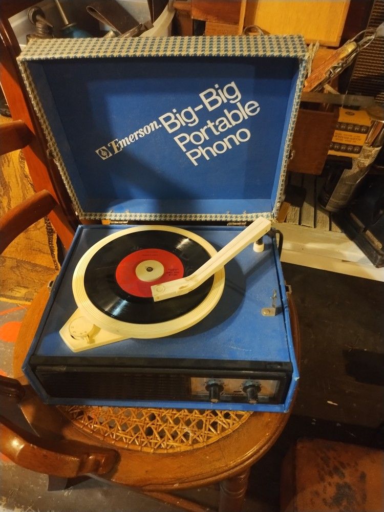 Emerson. Big Big Portable phono Record Player Vintage