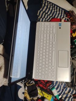 Sony VAIO E Series SVE15134CXW 15.5-Inch 2.5Ghz Core i3-3120M 6GB 750GB Webcam Seafoam White Windows 8