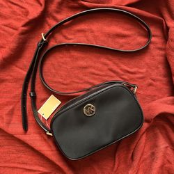 NWT! Michael Kors Fulton Single Zip Black Crossbody Bag Purse. Embossed Logo