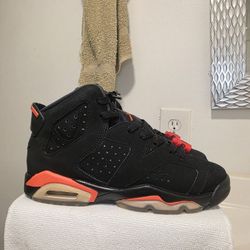 Jordan 6 black infared size 5.5y/ size 7 Womens