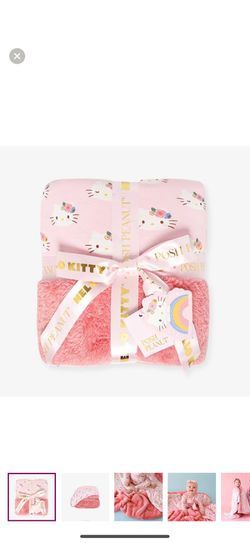 POSH PEANUT X SANRIO HELLO KITTY PLUSH BLANKET