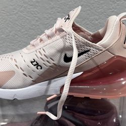 Nike Air Max 270 Women’s Size 7 With Box Brand New
