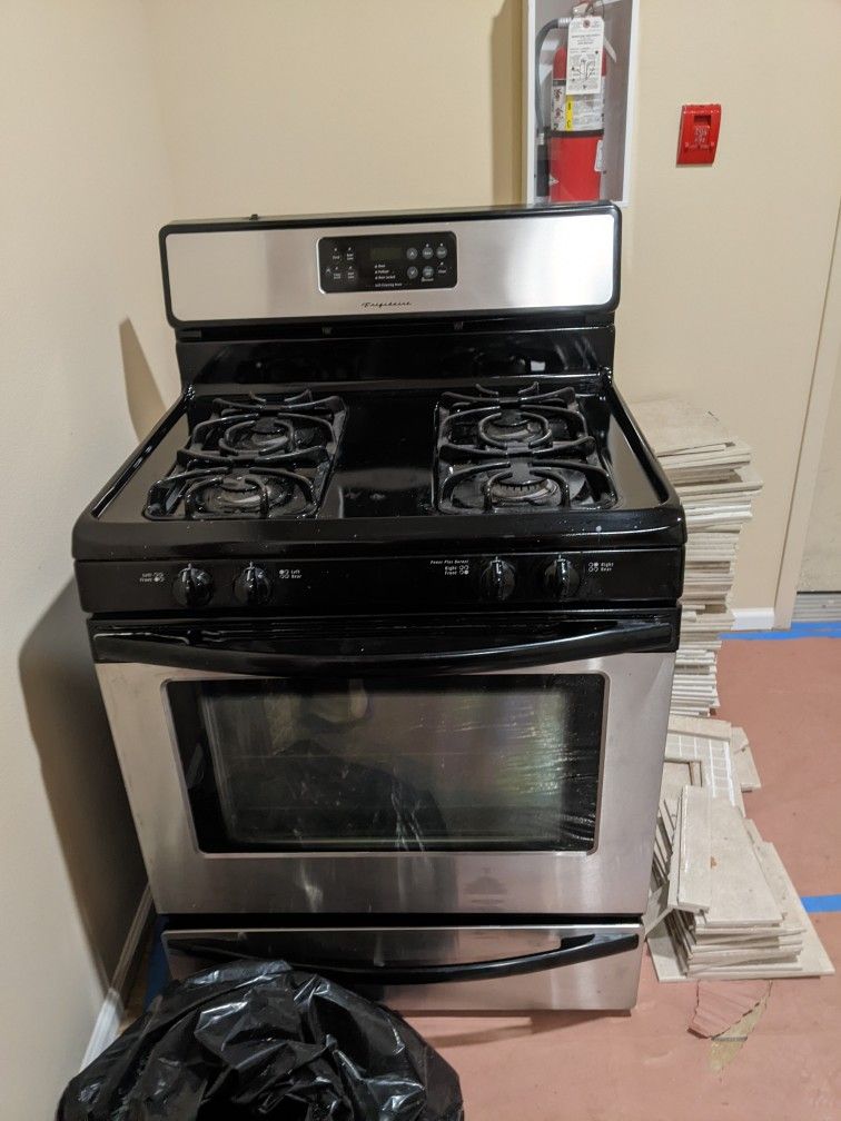 Frigidaire Gas Stove -
30" wide