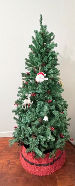 Beautiful 2-Meter Christmas Tree – Great Condition