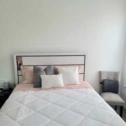 Queen Size Bed / Nightstand/Lamp + Free GWP