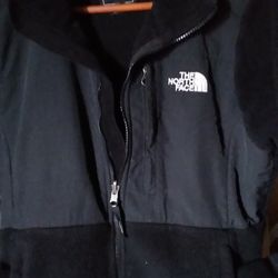 North Face mens thick Winter fleece jacket, North Face thick Winter logo Hoodie Size S women, checkout my listing for more North Face & Polo Jackets 