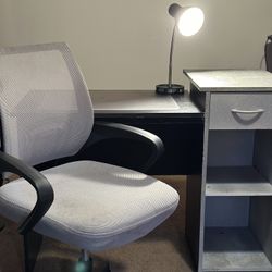 Office Desk w/ Desk Lamp And Chair 