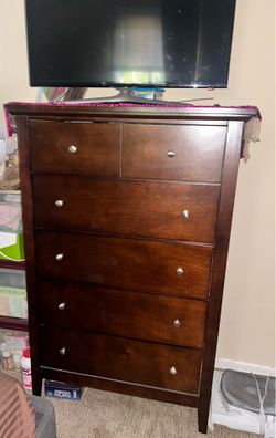 5 Drawer Wood Dresser