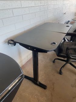 Black Desk