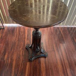 Vintage Round Wood Pedestal Table (Classic Accent Table)
