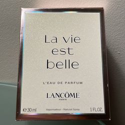 NEW in box Lancôme La vie est belle Eau De Parfum Spray-1 oz.