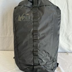 REI Flash 18 Day Pack, Black, Zip pocket, Waistbelt and sternum strap