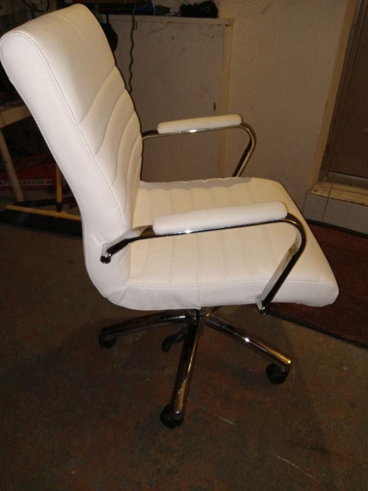 White Leather Office Chair for Sale in Riviera Beach, FL OfferUp
