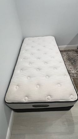 Bed Beautyrest 12" BR800 Medium Mattres