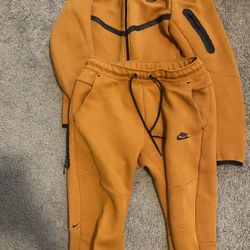 Nike Tech Adult Small 