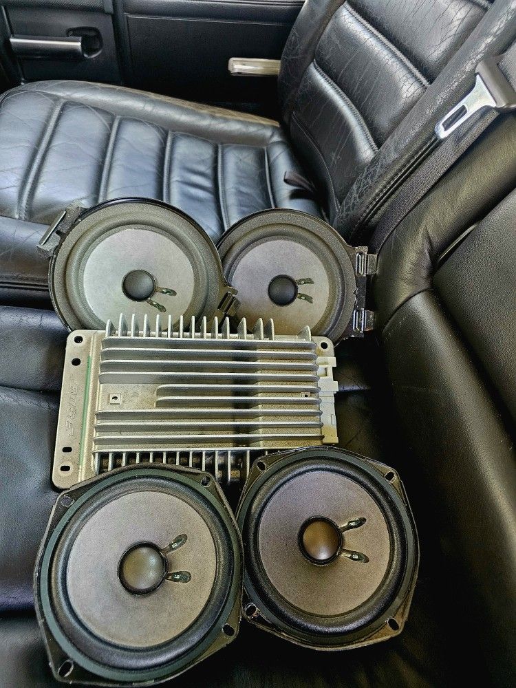 HUMMER H2 BOSE FACTORY INSTALLED SEAKERS AND AMP WORKS. FAIR OFFER TAKES THEM.