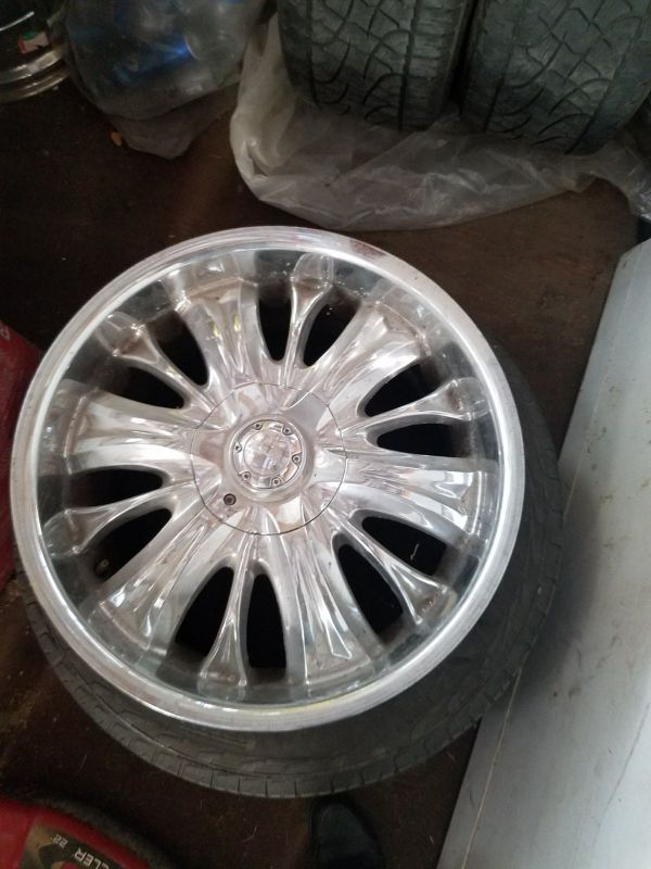 20 inch 4 chrome rims universal.just rims only for Sale in