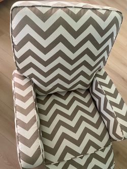 Chevron design swivel gliding chair