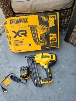 Dewalt xr 16ga Angle finish Nailer kit