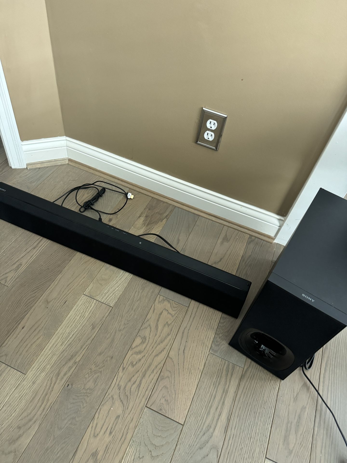 Sony Soundbar, Subwoofer and Remote! Model SA-CT380.  