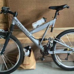 Cannondale Full Suspension Super V 500 Bike