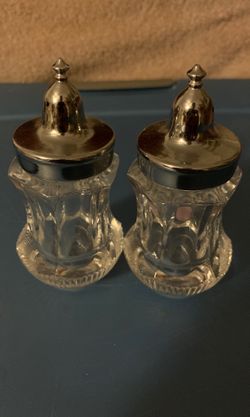 Salt and pepper shaker