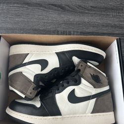Nike Air Jordan 1 Retro High OG GS Dark Mocha - NDS - Size 7Y