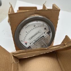 Dwyer Series 4000 Pressure Gage