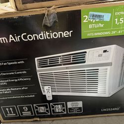 AC Unit LG - 24,500 BTU 230V Window Air Conditioner NEW