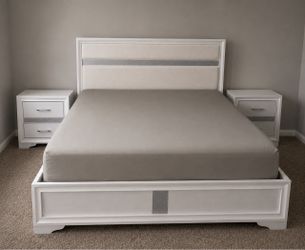 3 Piece Bedroom Set (Bed + 2 Nightstands)
