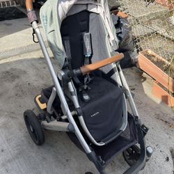 Uppababy Vista V2 Stroller With Bassinet And Accessories 