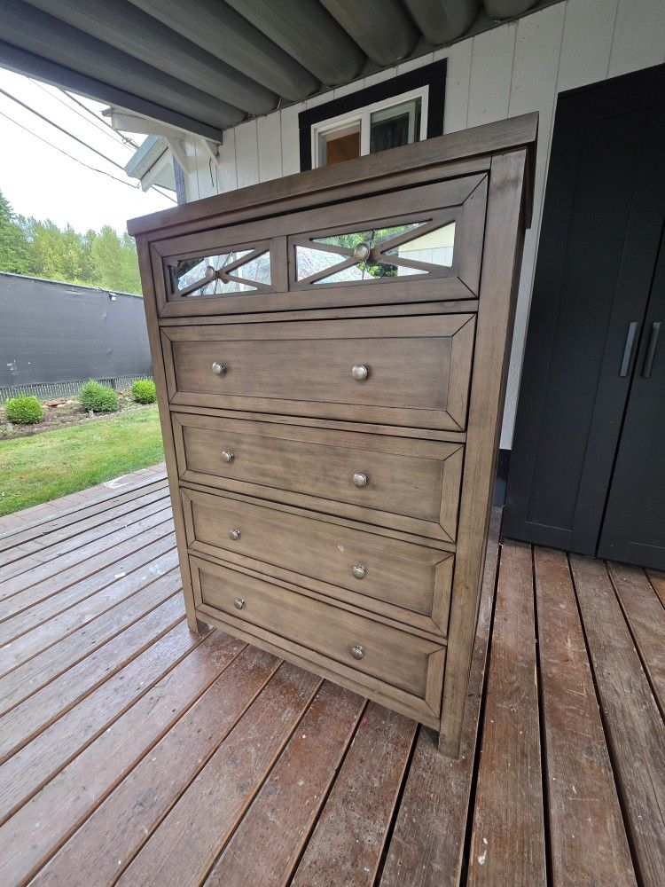 Dresser Chest