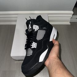 Jordan 4 White Thunder Size 8.5